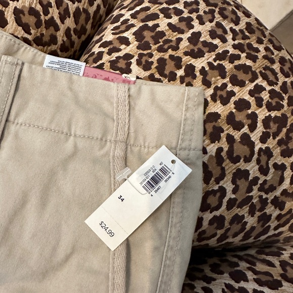 NWT Old Navy 34 Broken In Straight Chino Shorts - Picture 2 of 4